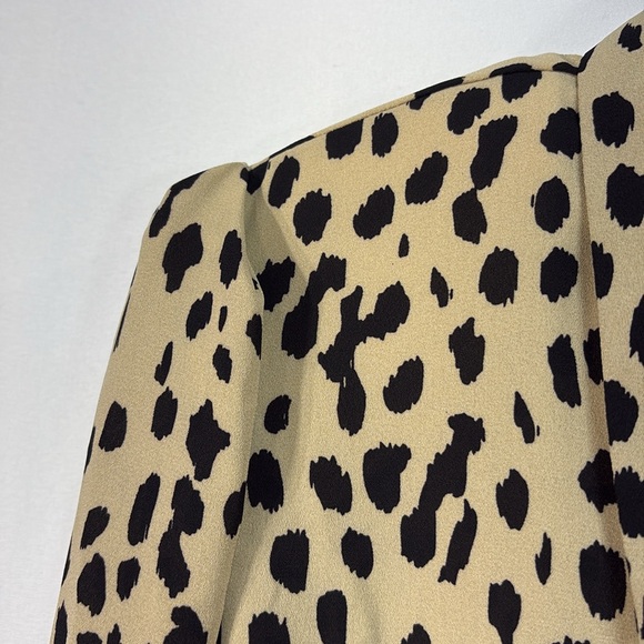 🍋 Vince Camuto animal print crêpe, long sleeve, pleated shoulder blouse: - Picture 4 of 6